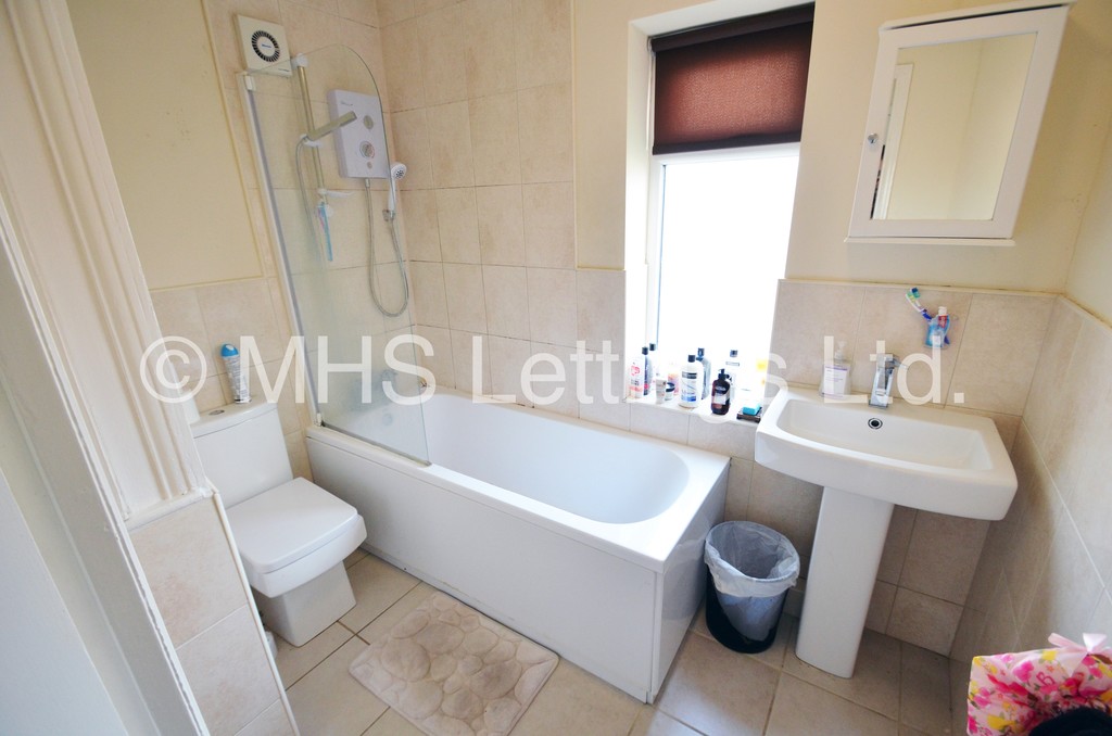 Photo of 3 Bedroom Semi-Detached House in 130 Eden Crescent, Leeds, LS4 2TR