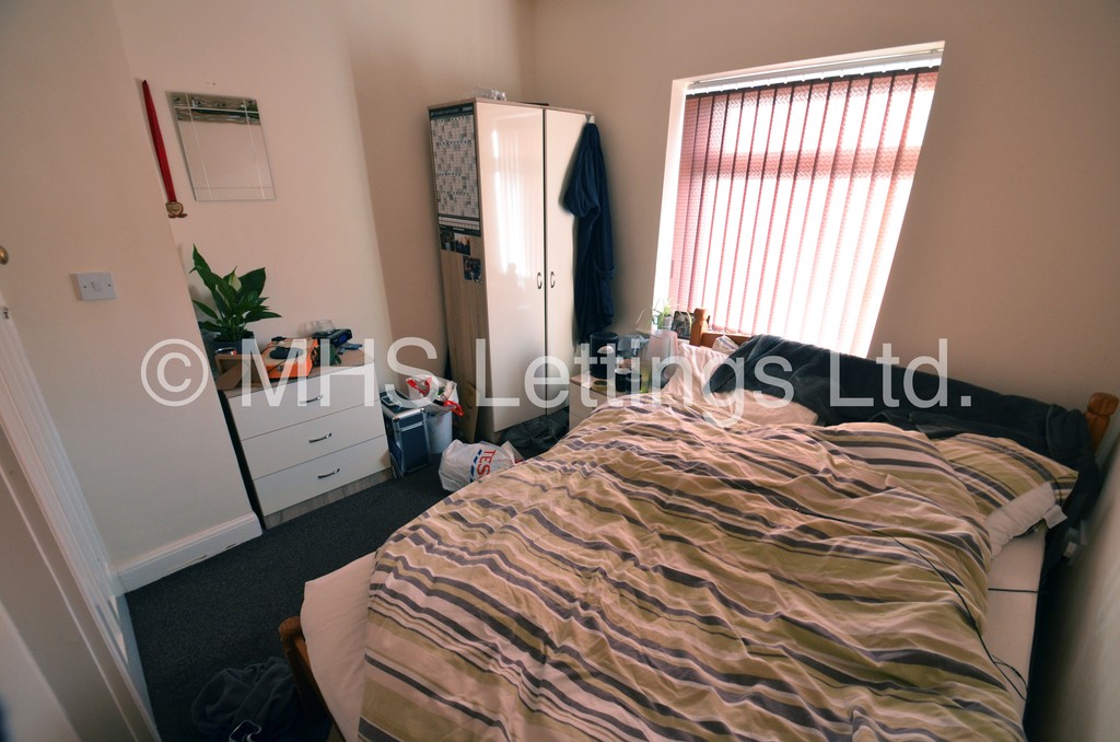 Photo of 3 Bedroom Semi-Detached House in 130 Eden Crescent, Leeds, LS4 2TR