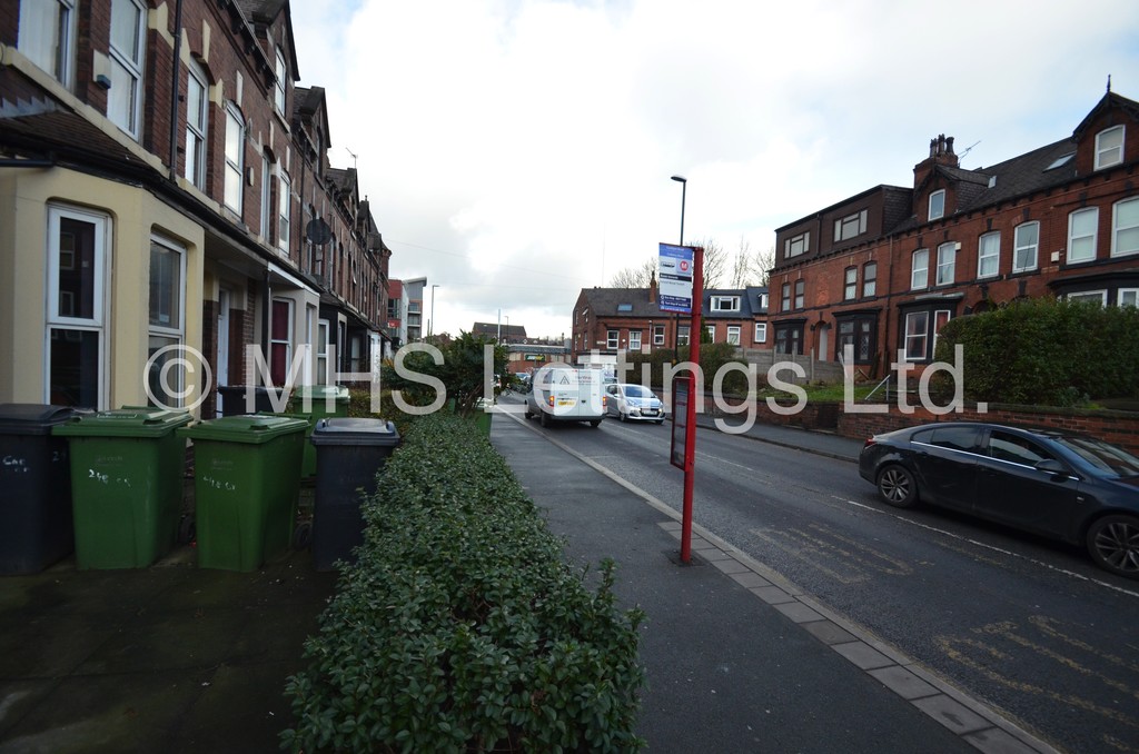 Photo of 5 Bedroom Mid Terraced House in 248 Cardigan Road, Leeds, LS6 1QL