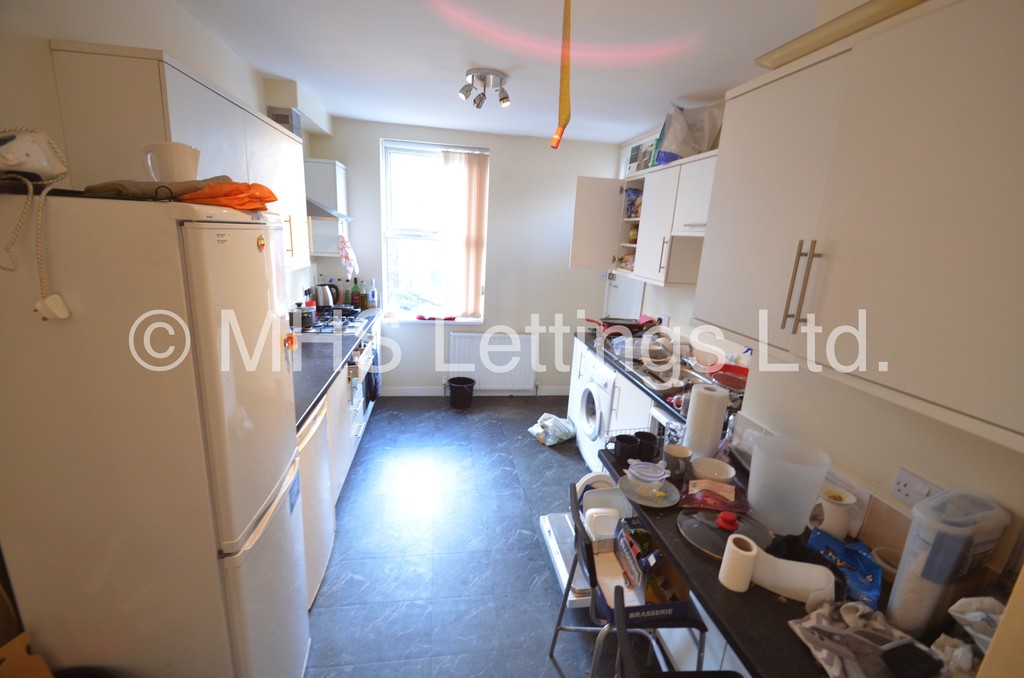 Photo of 5 Bedroom Mid Terraced House in 248 Cardigan Road, Leeds, LS6 1QL