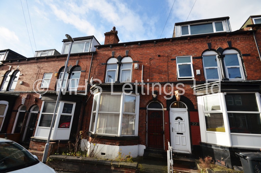 Photo of 5 Bedroom Mid Terraced House in 24 Norwood Road, Leeds, LS6 1DZ