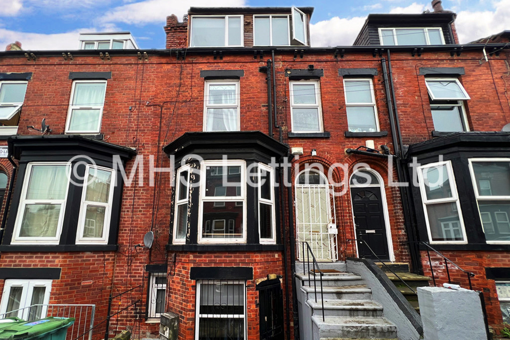 Photo of 8 Bedroom Mid Terraced House in 28 Ebberston Terrace, Leeds, LS6 1AU