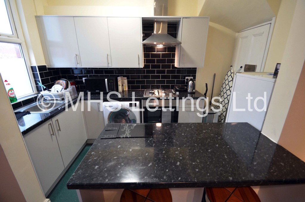 Photo of 2 Bedroom Mid Terraced House in 33 Harold View, Leeds, LS6 1PP