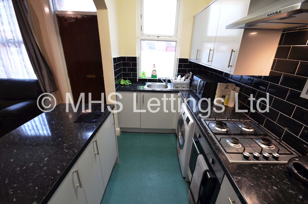 Photo of 2 Bedroom Mid Terraced House in 33 Harold View, Leeds, LS6 1PP