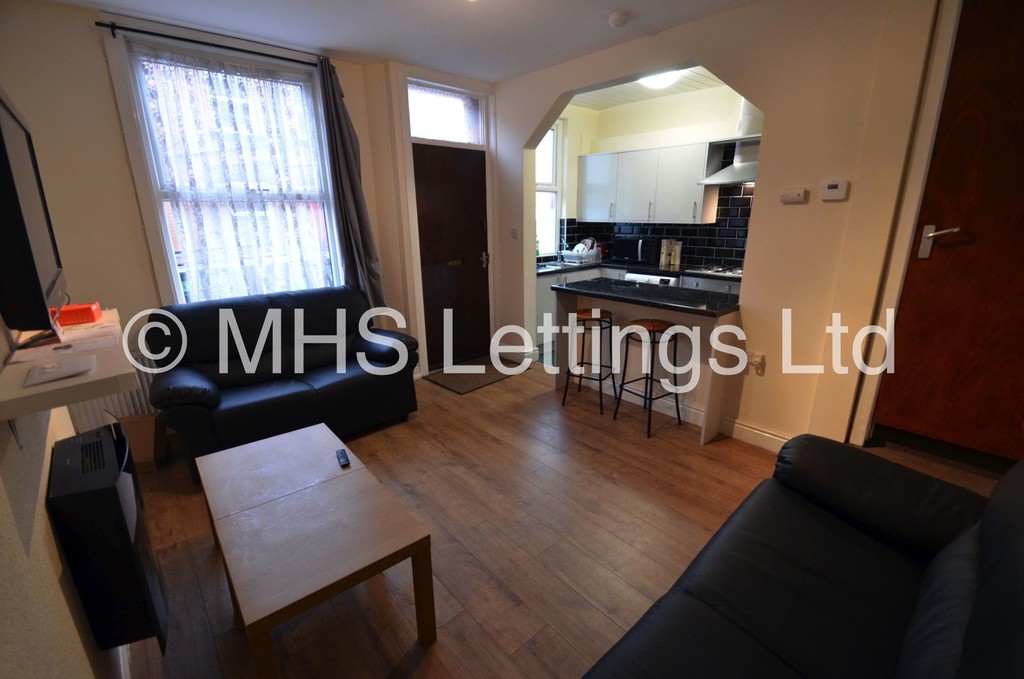 Photo of 2 Bedroom Mid Terraced House in 33 Harold View, Leeds, LS6 1PP