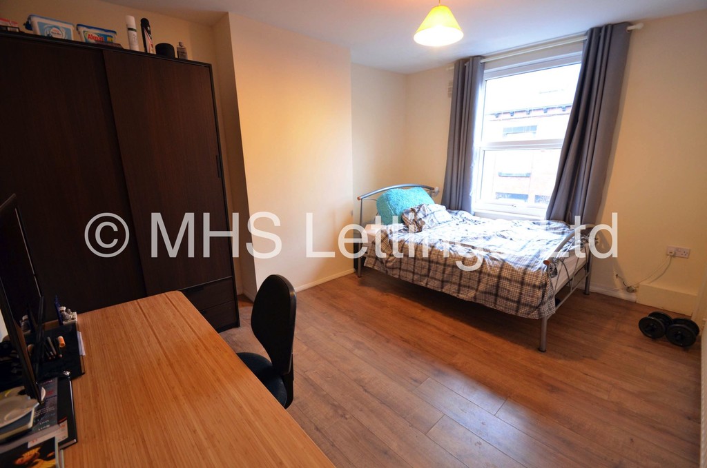 Photo of 2 Bedroom Mid Terraced House in 33 Harold View, Leeds, LS6 1PP