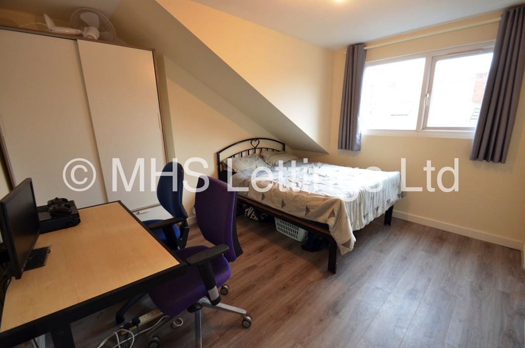 Photo of 2 Bedroom Mid Terraced House in 33 Harold View, Leeds, LS6 1PP