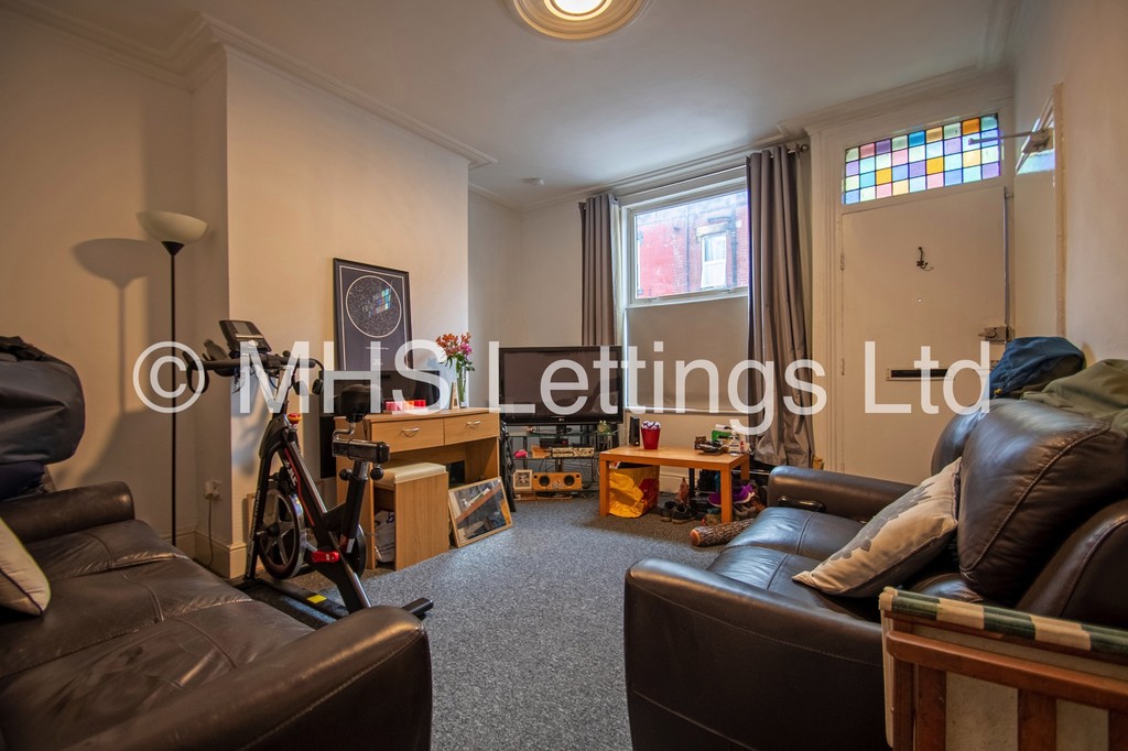 Photo of 2 Bedroom Mid Terraced House in 36 Harold Grove, Leeds, LS6 1PH