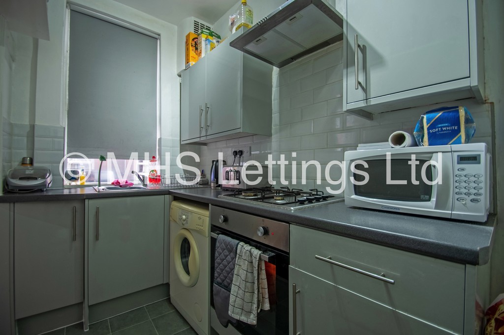 Photo of 2 Bedroom Mid Terraced House in 36 Harold Grove, Leeds, LS6 1PH