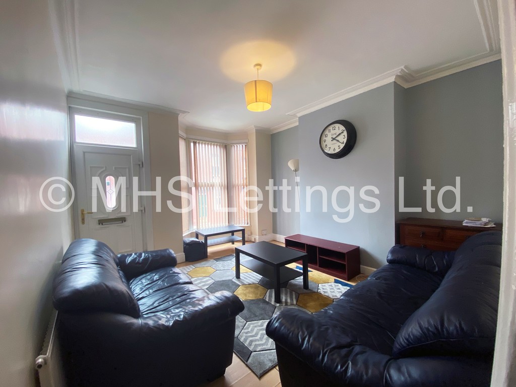 Photo of 4 Bedroom Mid Terraced House in 47 Thornville Road, Leeds, LS6 1JY
