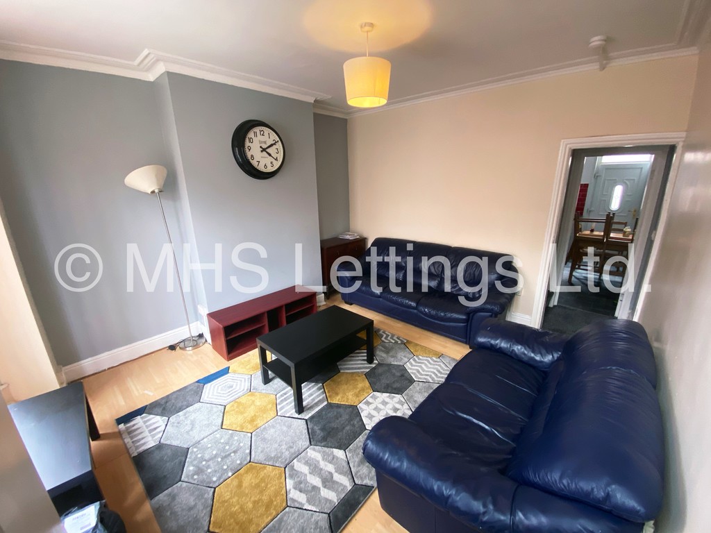Photo of 4 Bedroom Mid Terraced House in 47 Thornville Road, Leeds, LS6 1JY