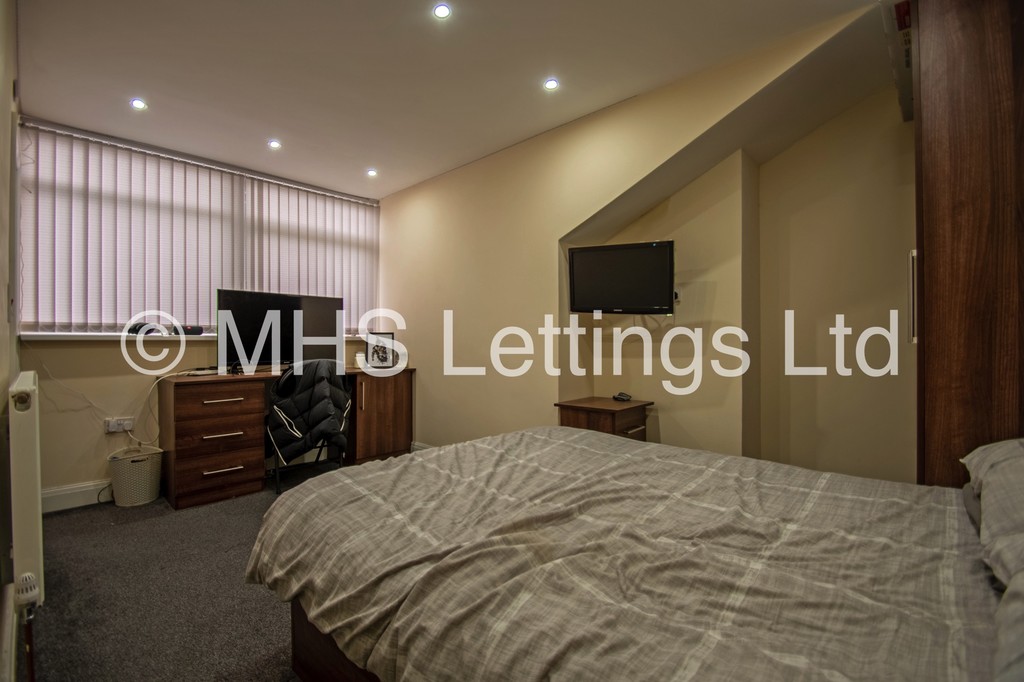 Photo of 2 Bedroom Mid Terraced House in 5 Stanmore Avenue, Leeds, LS4 2RP