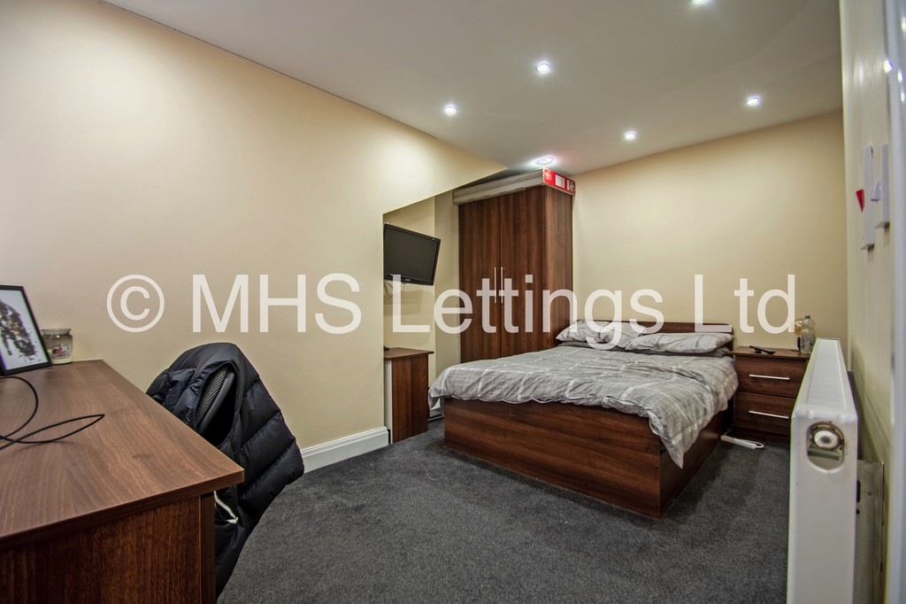 Photo of 2 Bedroom Mid Terraced House in 5 Stanmore Avenue, Leeds, LS4 2RP