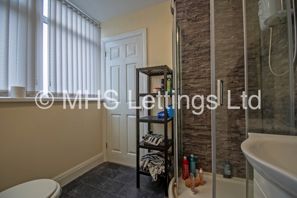 Photo of 2 Bedroom Mid Terraced House in 5 Stanmore Avenue, Leeds, LS4 2RP