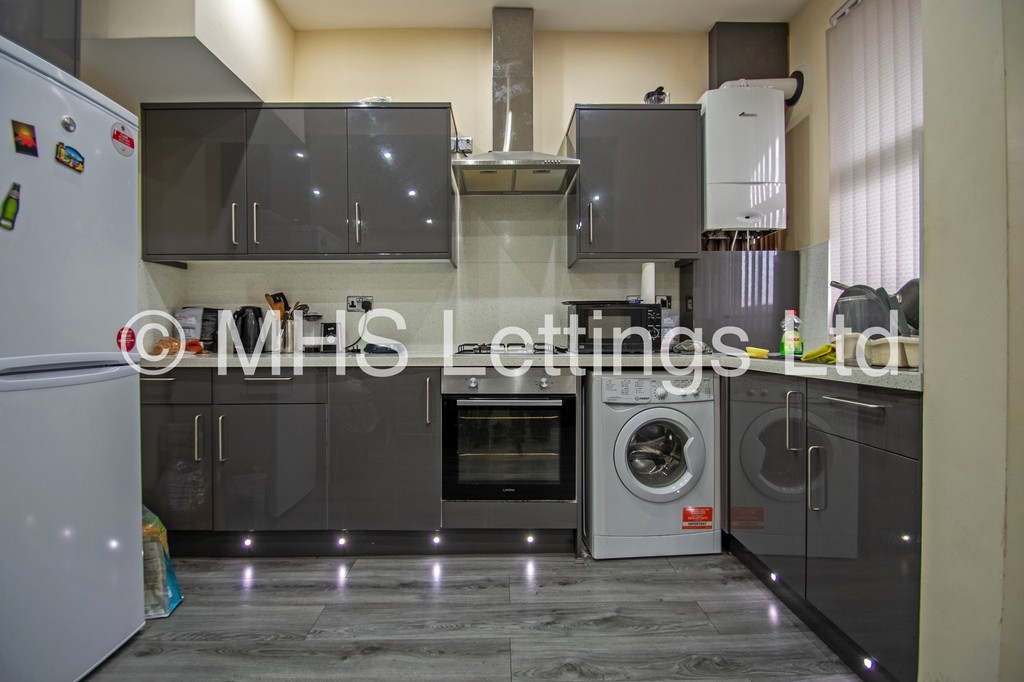 Photo of 2 Bedroom Mid Terraced House in 5 Stanmore Avenue, Leeds, LS4 2RP