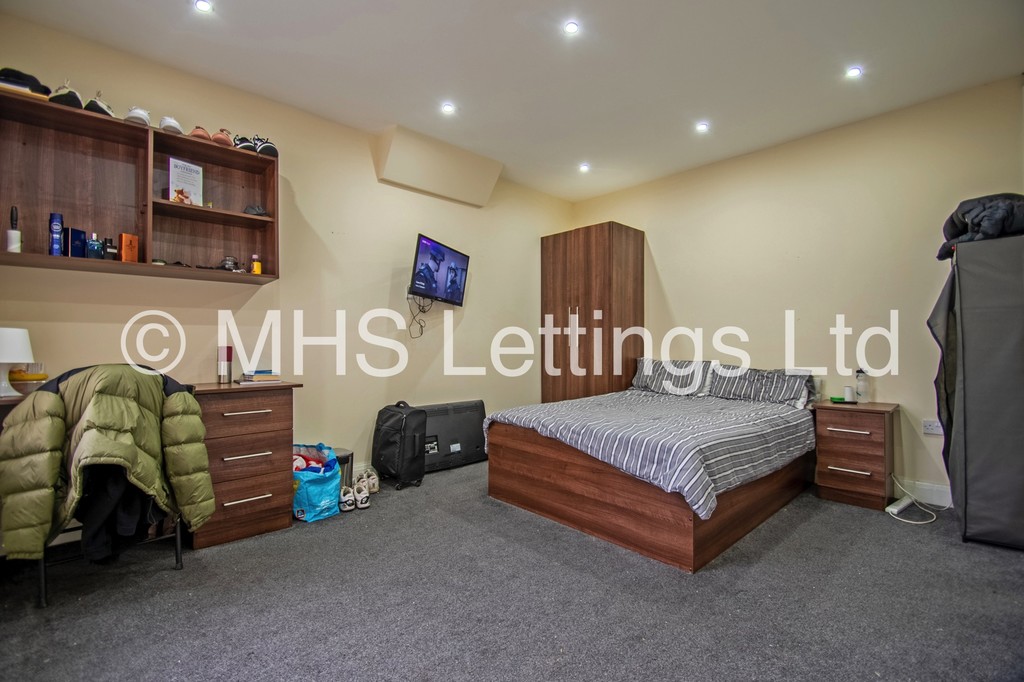 Photo of 2 Bedroom Mid Terraced House in 5 Stanmore Avenue, Leeds, LS4 2RP