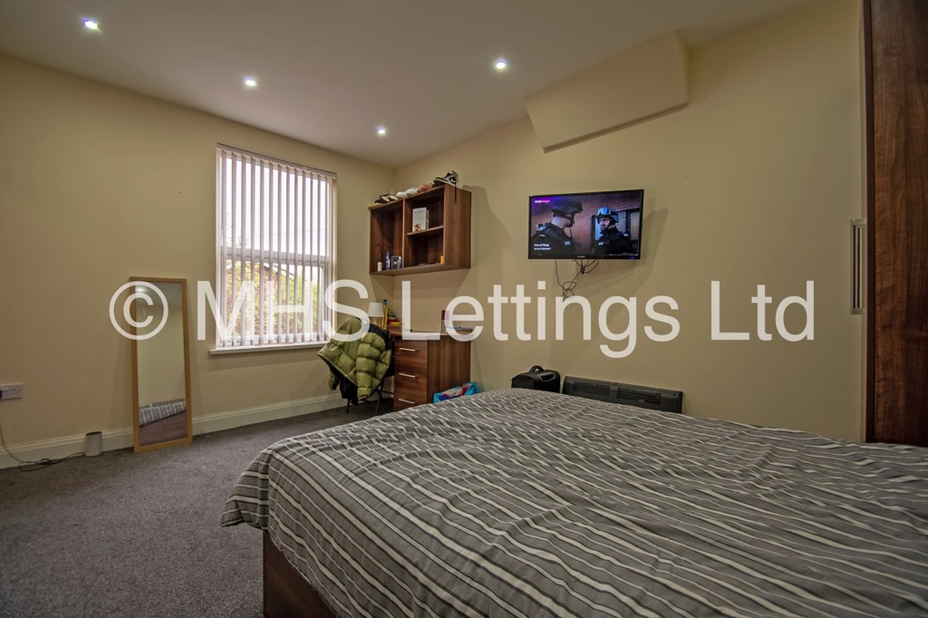 Photo of 2 Bedroom Mid Terraced House in 5 Stanmore Avenue, Leeds, LS4 2RP