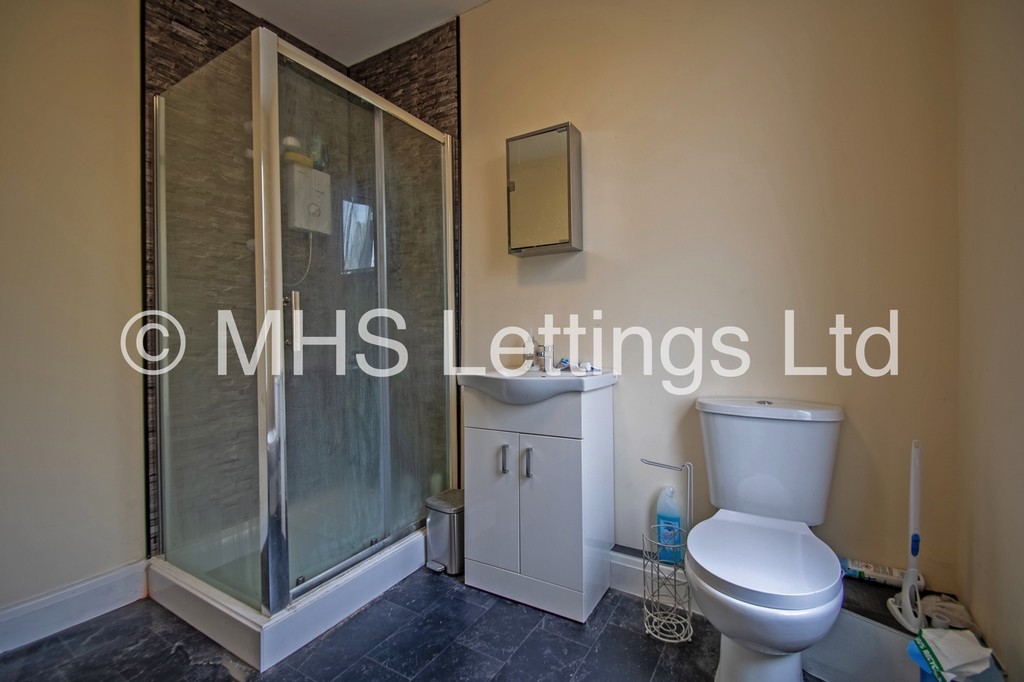 Photo of 2 Bedroom Mid Terraced House in 5 Stanmore Avenue, Leeds, LS4 2RP