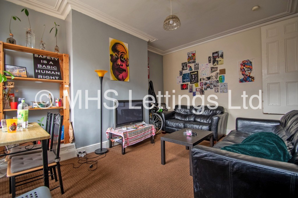 Photo of 3 Bedroom Mid Terraced House in 18 Brudenell Street, Leeds, LS6 1HJ