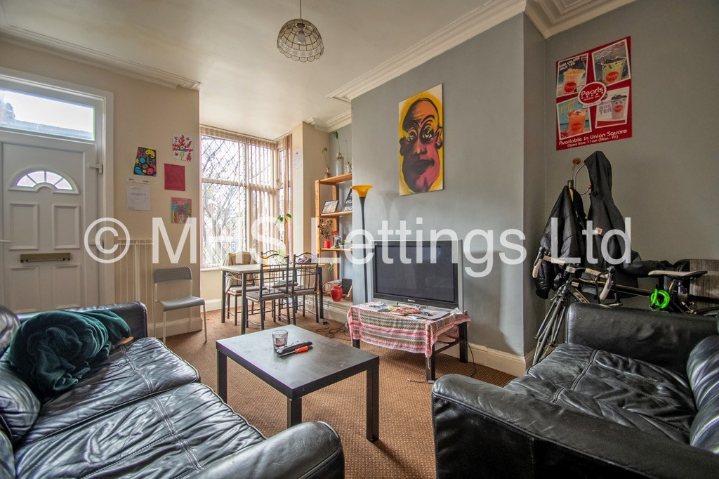 Photo of 3 Bedroom Mid Terraced House in 18 Brudenell Street, Leeds, LS6 1HJ