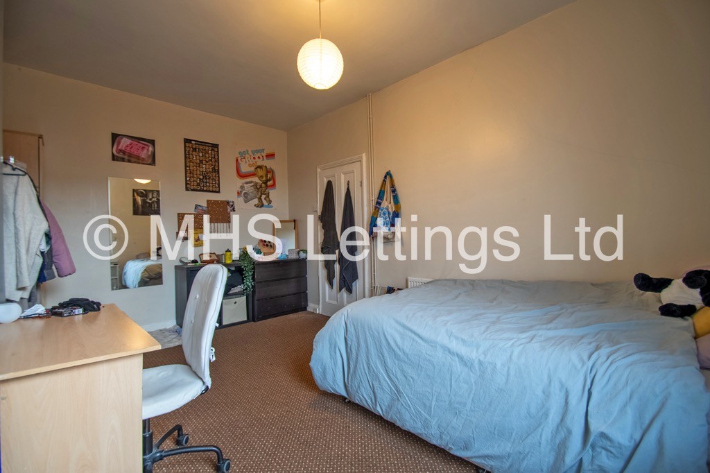 Photo of 3 Bedroom Mid Terraced House in 18 Brudenell Street, Leeds, LS6 1HJ