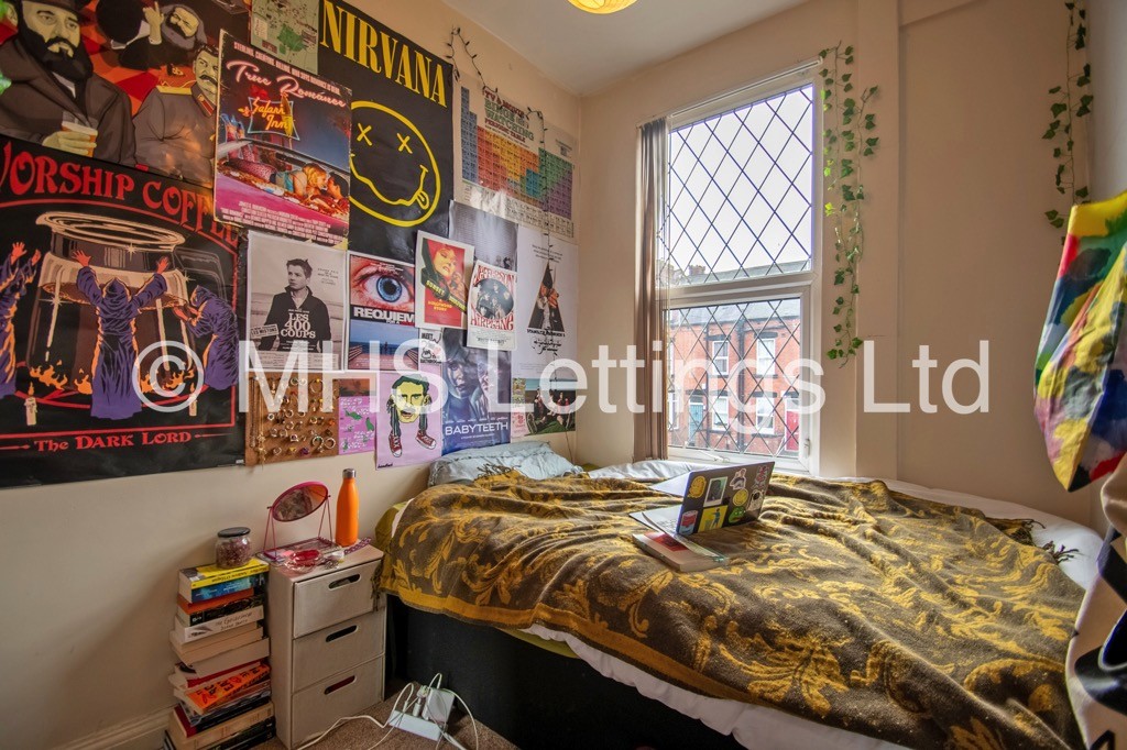 Photo of 3 Bedroom Mid Terraced House in 18 Brudenell Street, Leeds, LS6 1HJ