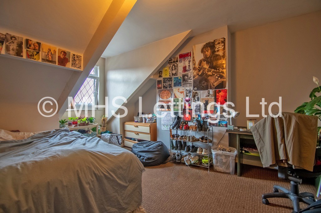 Photo of 3 Bedroom Mid Terraced House in 18 Brudenell Street, Leeds, LS6 1HJ