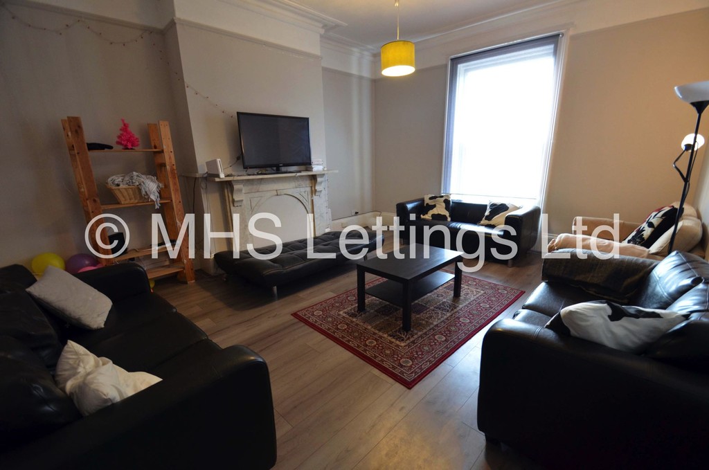 Photo of 8 Bedroom Mid Terraced House in 19 Hyde Park Terrace, Leeds, LS6 1BJ