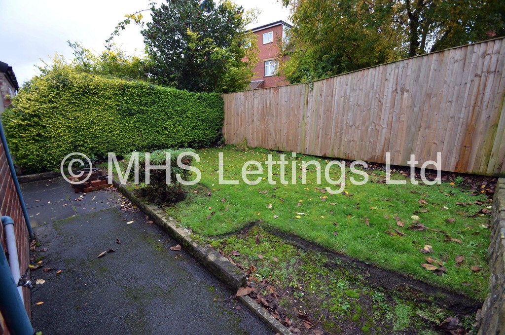 Photo of 4 Bedroom Semi-Detached House in 32 St. Chads View, Leeds, LS6 3PE
