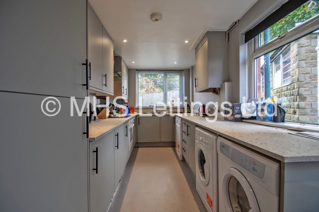Photo of 4 Bedroom Semi-Detached House in 32 St. Chads View, Leeds, LS6 3PE