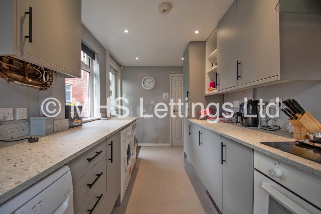 Photo of 4 Bedroom Semi-Detached House in 32 St. Chads View, Leeds, LS6 3PE