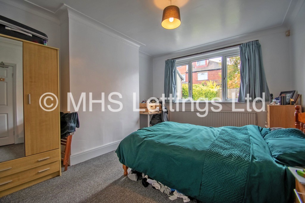 Photo of 4 Bedroom Semi-Detached House in 32 St. Chads View, Leeds, LS6 3PE