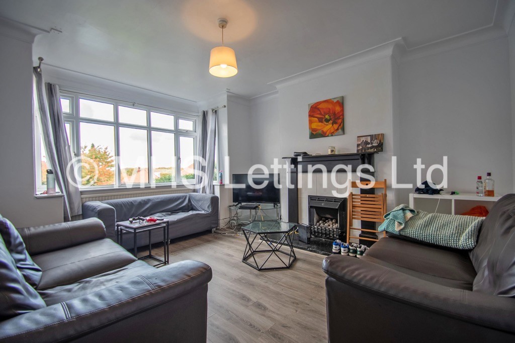 Photo of 4 Bedroom Semi-Detached House in 32 St. Chads View, Leeds, LS6 3PE
