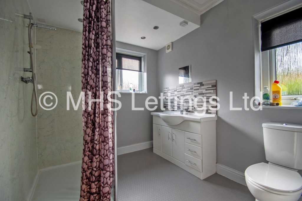 Photo of 4 Bedroom Semi-Detached House in 32 St. Chads View, Leeds, LS6 3PE