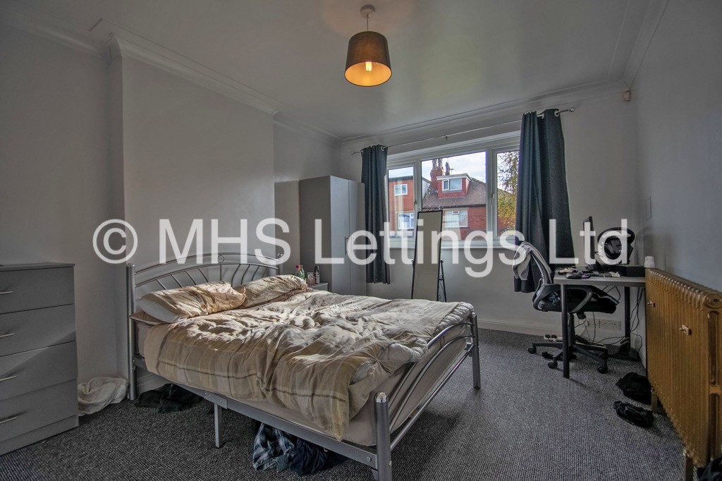 Photo of 4 Bedroom Semi-Detached House in 32 St. Chads View, Leeds, LS6 3PE