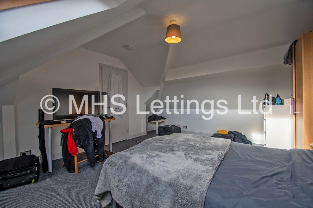 Photo of 4 Bedroom Semi-Detached House in 32 St. Chads View, Leeds, LS6 3PE