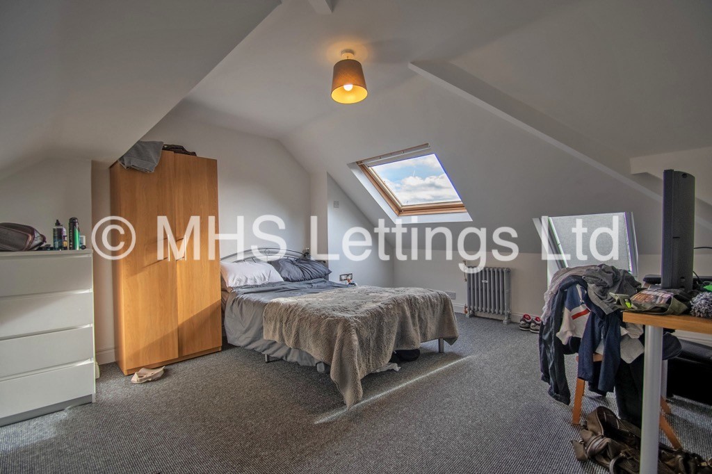 Photo of 4 Bedroom Semi-Detached House in 32 St. Chads View, Leeds, LS6 3PE