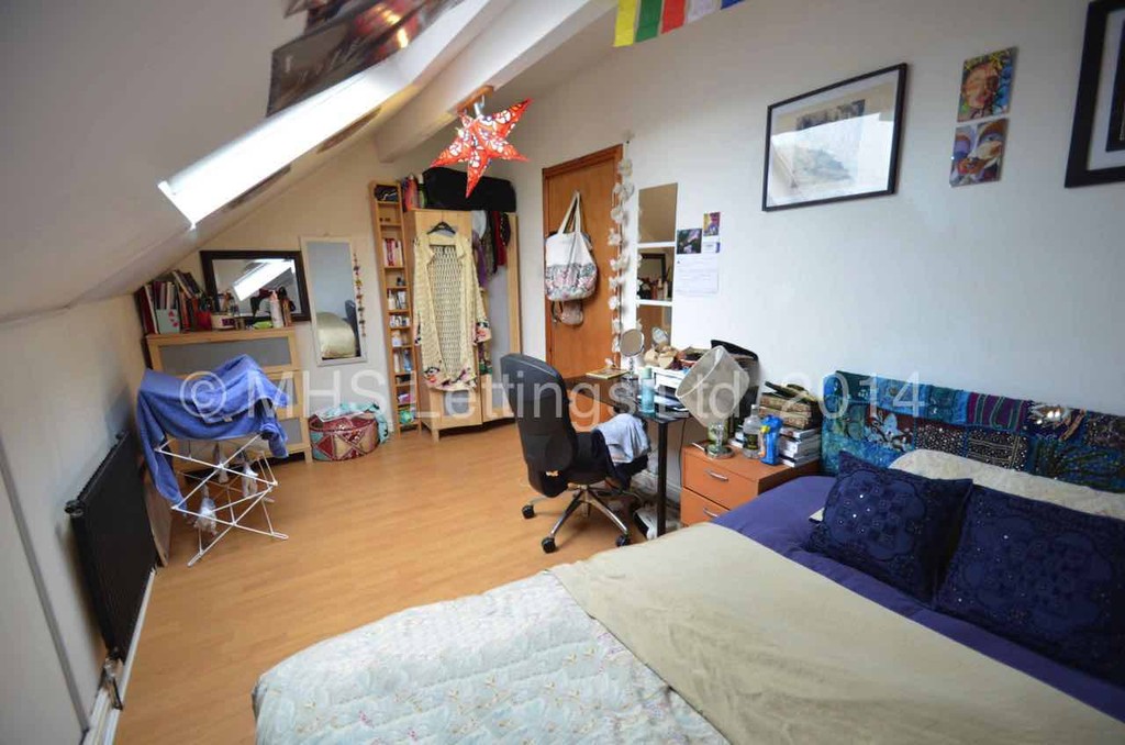 Photo of 14 Bedroom Mid Terraced House in 47-49 Richmond Avenue, Leeds, LS6 1DB