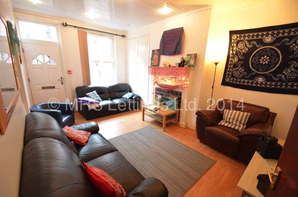 Photo of 14 Bedroom Mid Terraced House in 47-49 Richmond Avenue, Leeds, LS6 1DB