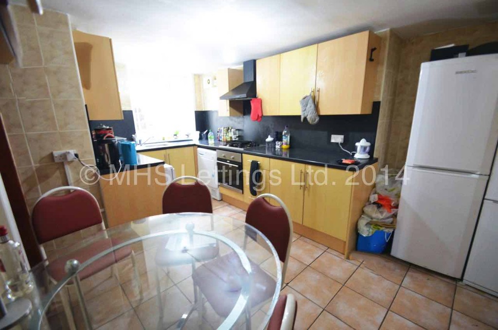 Photo of 14 Bedroom Mid Terraced House in 47-49 Richmond Avenue, Leeds, LS6 1DB