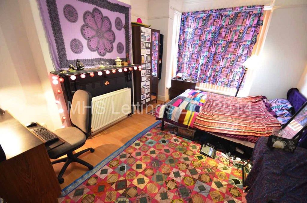 Photo of 14 Bedroom Mid Terraced House in 47-49 Richmond Avenue, Leeds, LS6 1DB
