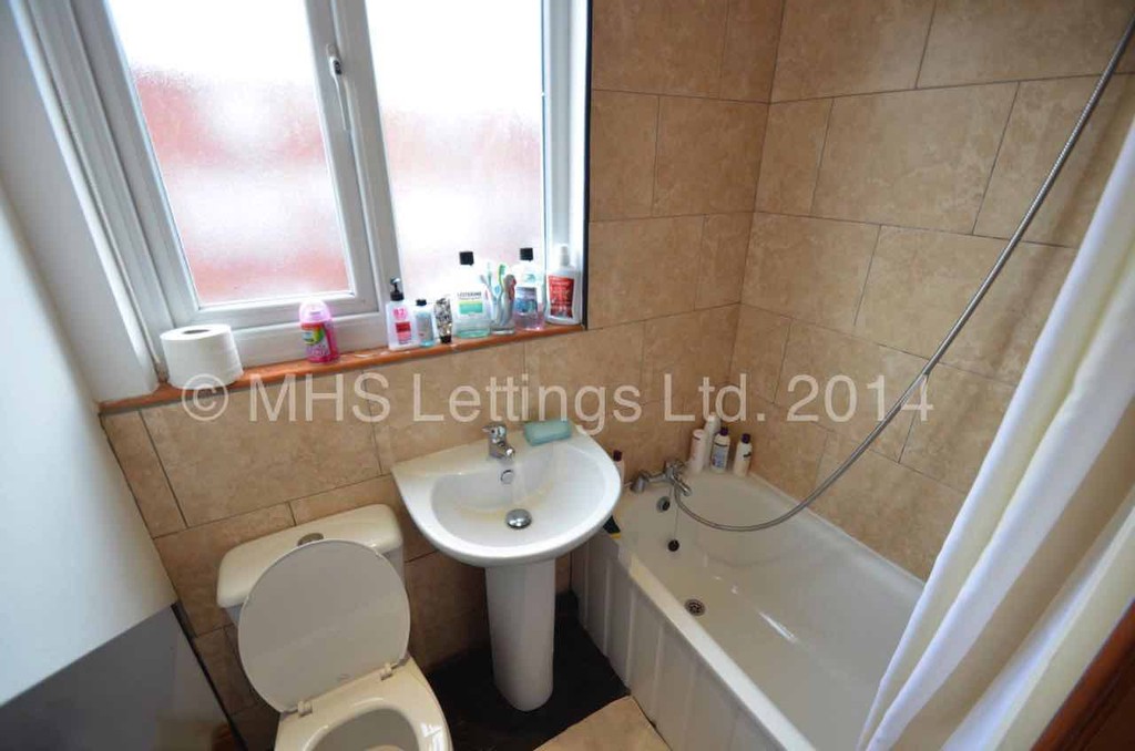 Photo of 14 Bedroom Mid Terraced House in 47-49 Richmond Avenue, Leeds, LS6 1DB