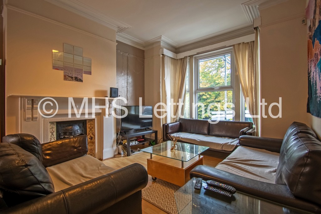 Photo of 7 Bedroom Mid Terraced House in 75 Richmond Avenue, Leeds, LS6 1DB