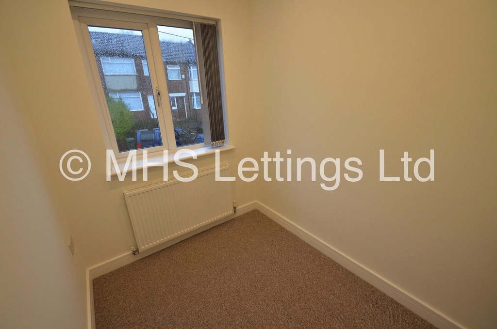 Photo of 3 Bedroom Mid Terraced House in 23 Kelso Gardens, Leeds, LS2 9PS