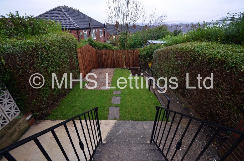Photo of 3 Bedroom Mid Terraced House in 23 Kelso Gardens, Leeds, LS2 9PS
