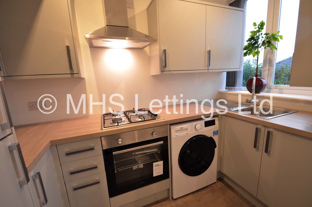 Photo of 3 Bedroom Mid Terraced House in 23 Kelso Gardens, Leeds, LS2 9PS
