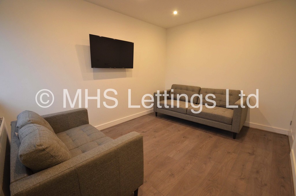 Photo of 3 Bedroom Mid Terraced House in 23 Kelso Gardens, Leeds, LS2 9PS