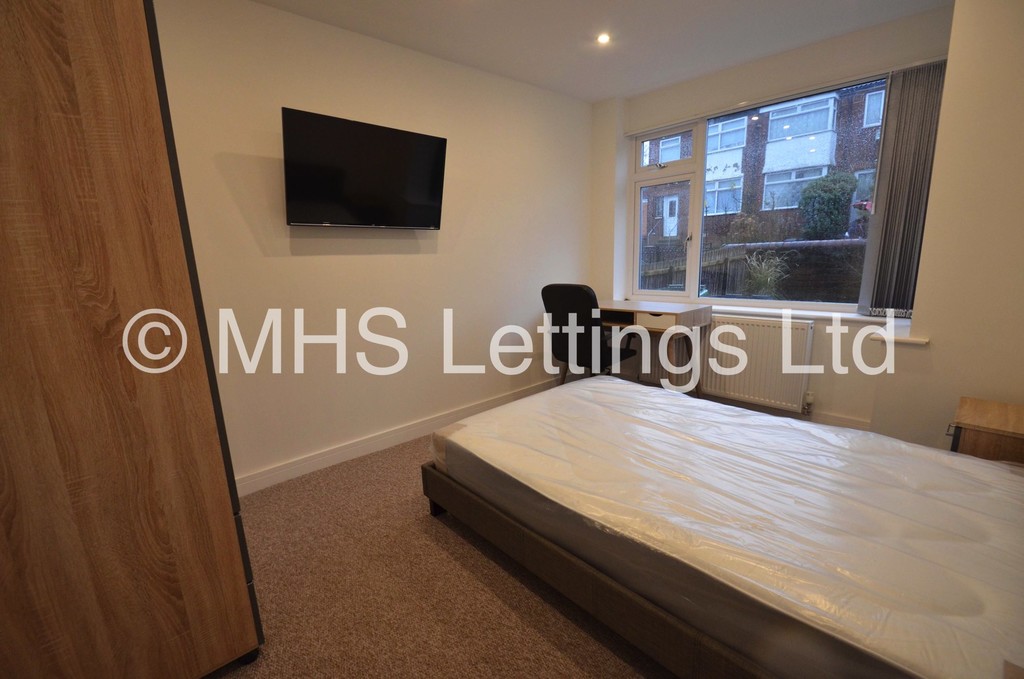 Photo of 3 Bedroom Mid Terraced House in 23 Kelso Gardens, Leeds, LS2 9PS