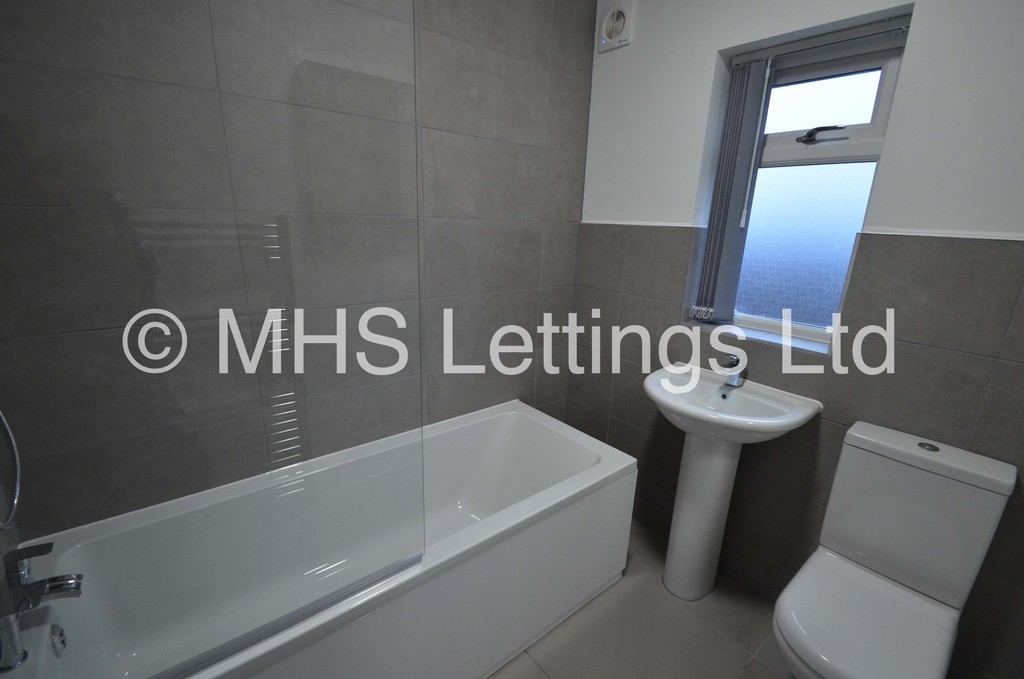 Photo of 3 Bedroom Mid Terraced House in 23 Kelso Gardens, Leeds, LS2 9PS