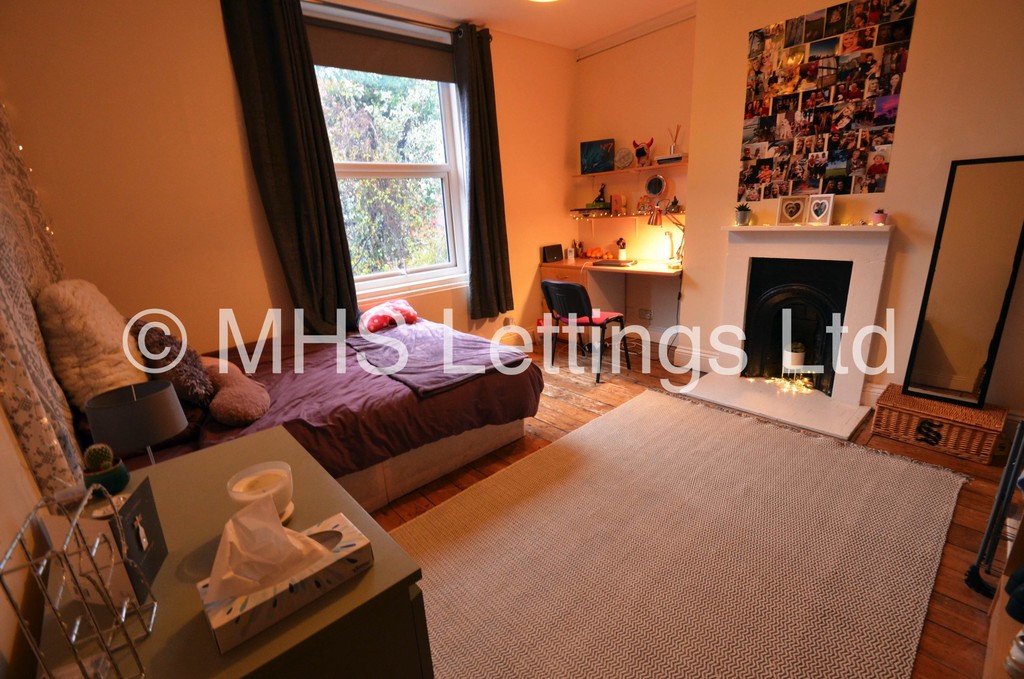 Photo of 7 Bedroom End Terraced House in 11 Buckingham Mount, Leeds, LS6 1DN